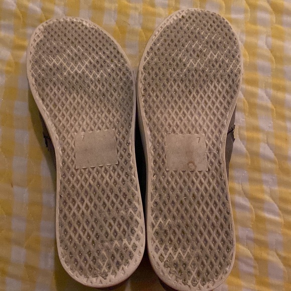 Pre-Owned Women’s Gray High Top Shoes by SODA. Size 7. - Picture 6 of 9